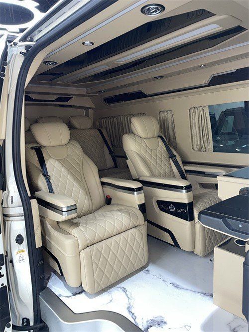 丰田海狮3.5升级内饰店内团购包牌包税