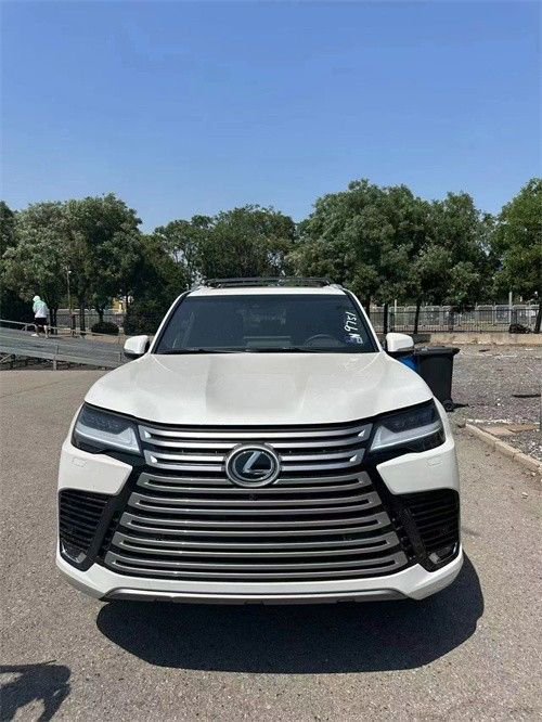 23款雷克萨斯LX600现车店内可分期质保