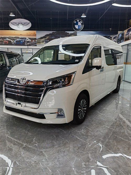 丰田海狮 高端改装展示首付10万开回家