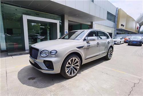 21款宾利添越国六现车进店秒提现车价格