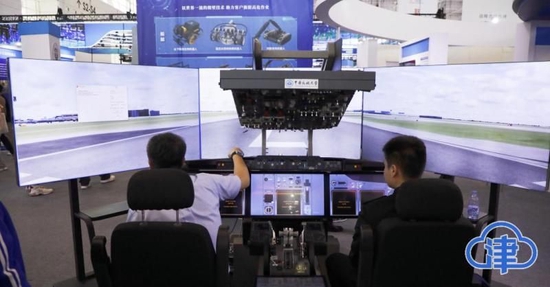 中国民航大学展示的“民航飞机维修工程仿真训练系统”（图片来自中国民航大学）