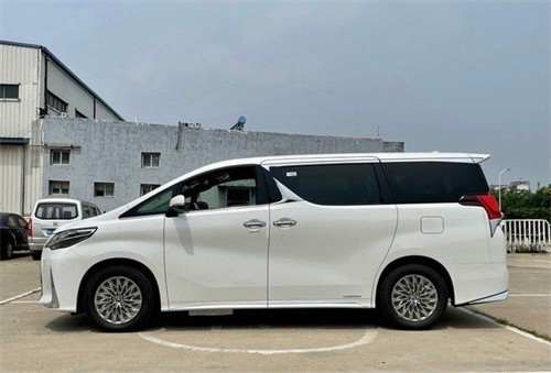 21款雷克萨斯LM300顶配现车优惠10W起