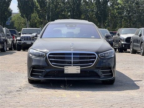 2022款奔驰S500展厅现车129.5万价格可谈