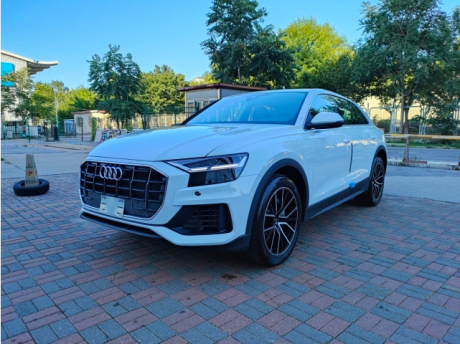 23款奥迪Q8全新现车降价抢购热卖60多万