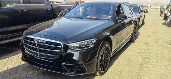 23款奔驰S500现车特价促销118万可分期