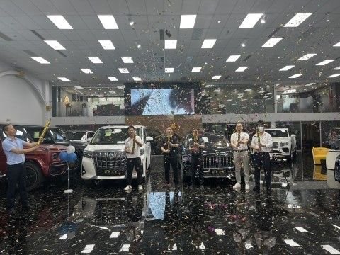 23款奔驰迈巴赫GLS600商务现车220万起