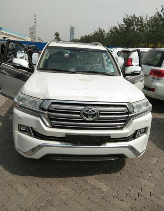 18款丰田酷路泽5700现车充足来电优惠