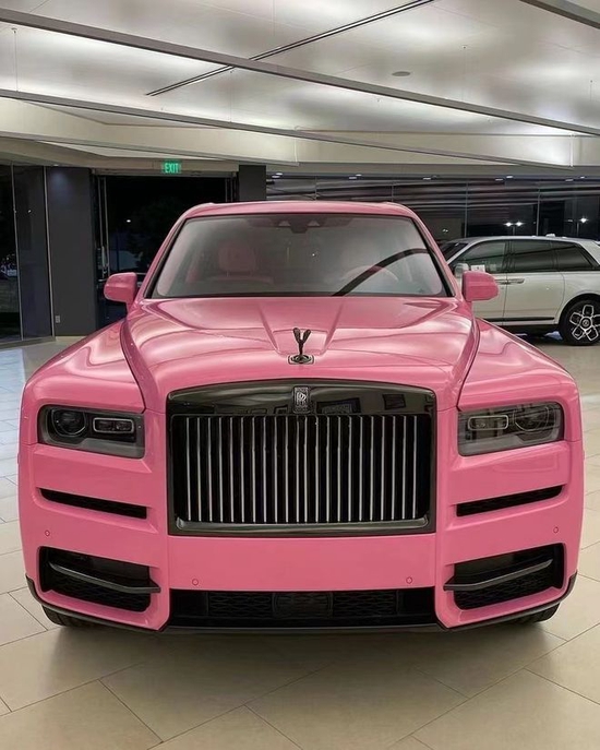 高端私人订制SUV 劳斯莱斯库里南实拍图