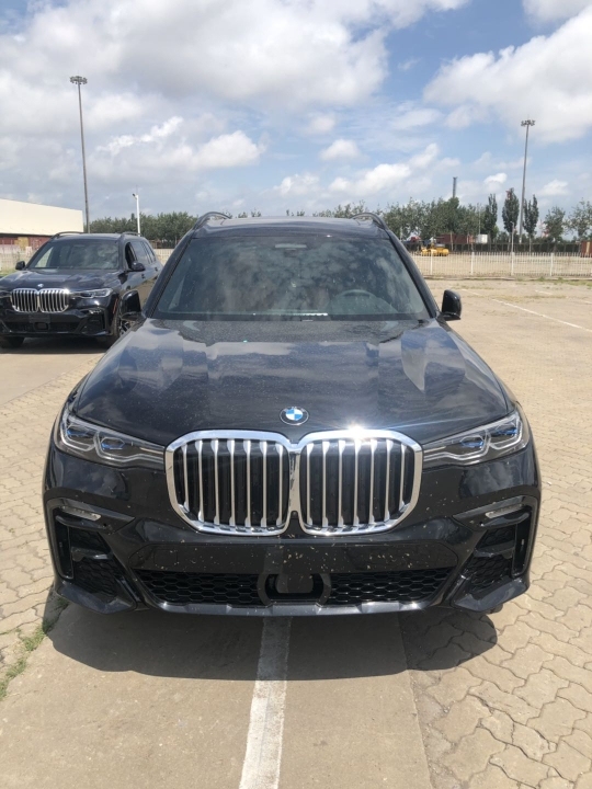 进口20款宝马X7全国最低价港口批发出售