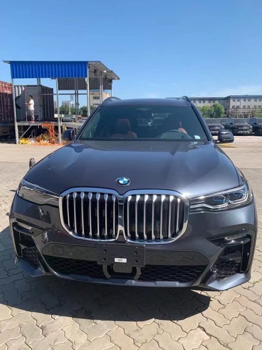 全新21款宝马X7国六现车89万起随时能提