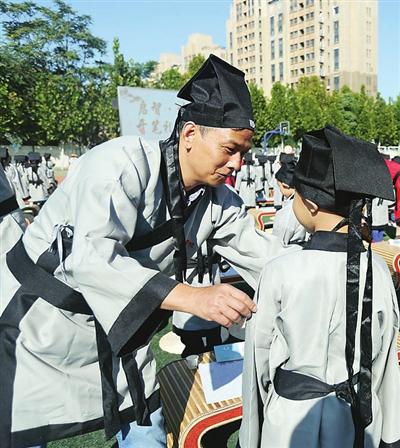 减少干扰正常教育教学活动，让教师心无旁骛投身教育事业。