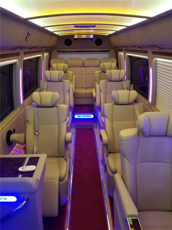 丰田考斯特13座现车详细介绍 等你来购