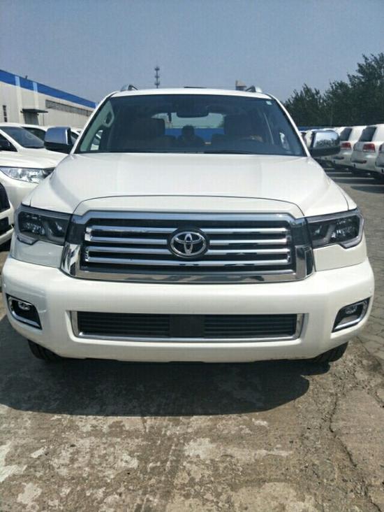 18款丰田红杉5700配置详解MPV车型大空间