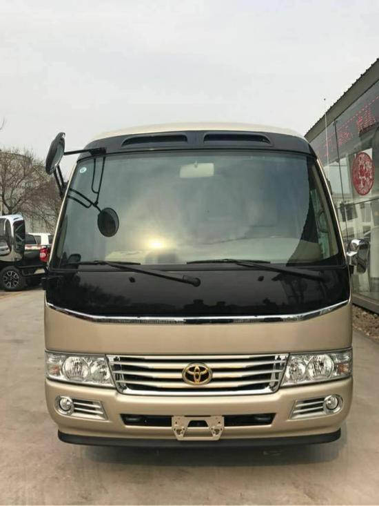 2018丰田考斯特12座商务车 豪华版内饰