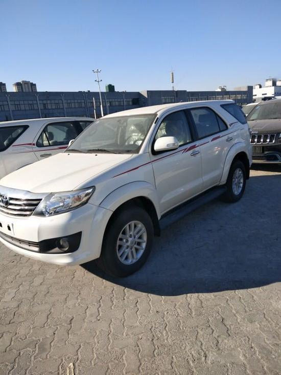 中东版丰田奔跑者2700批发价甩新车外观