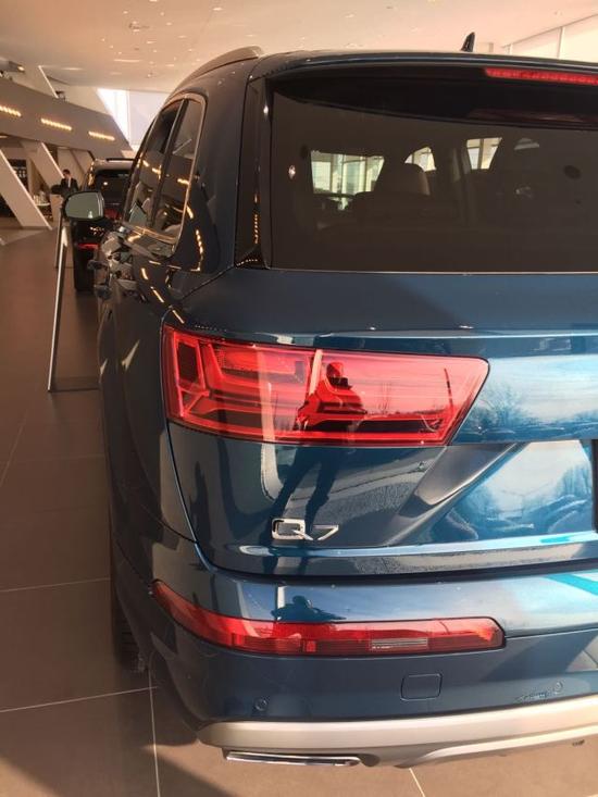 2018款奥迪Q7舒适版星际蓝七十万带回家