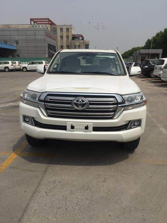 2018款丰田酷路泽4600 现车82万优惠直降