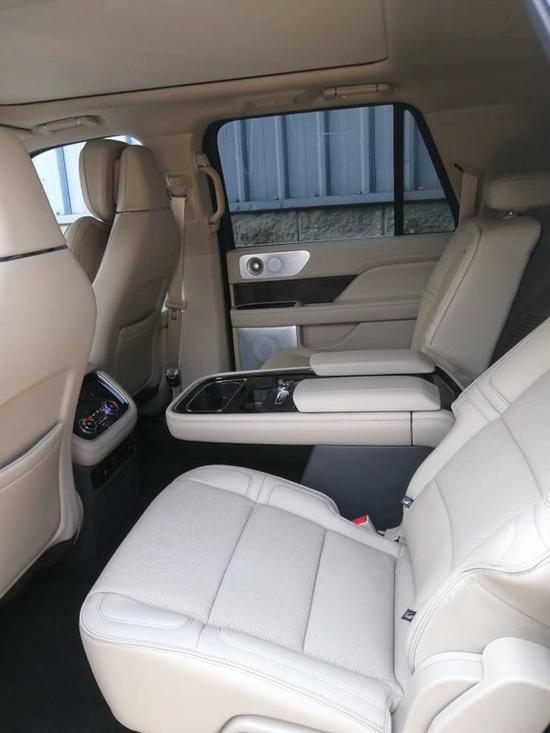 18款林肯领航员新车到店 不出户买遍全港