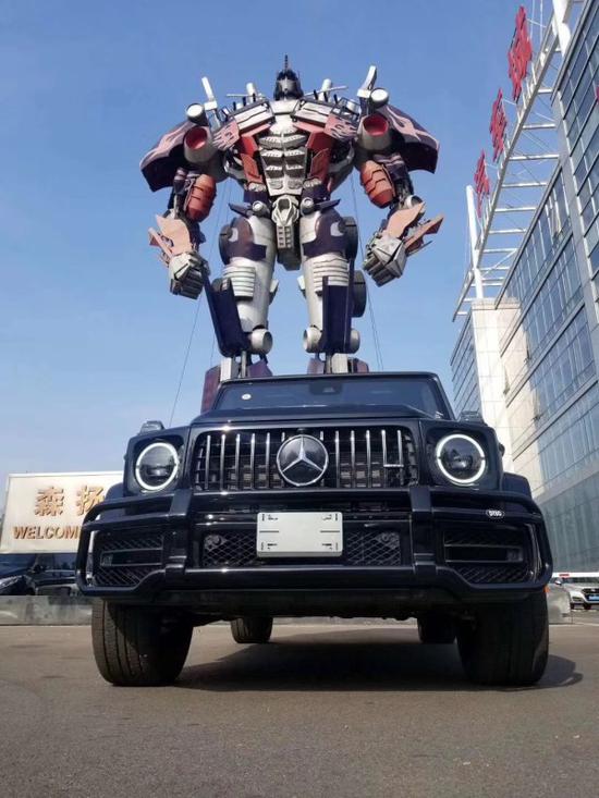 天津港奔驰G63十月最新行情 黑红顶配报