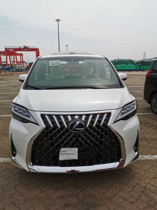 2020款雷克萨斯LM300h四驱豪华商务定位