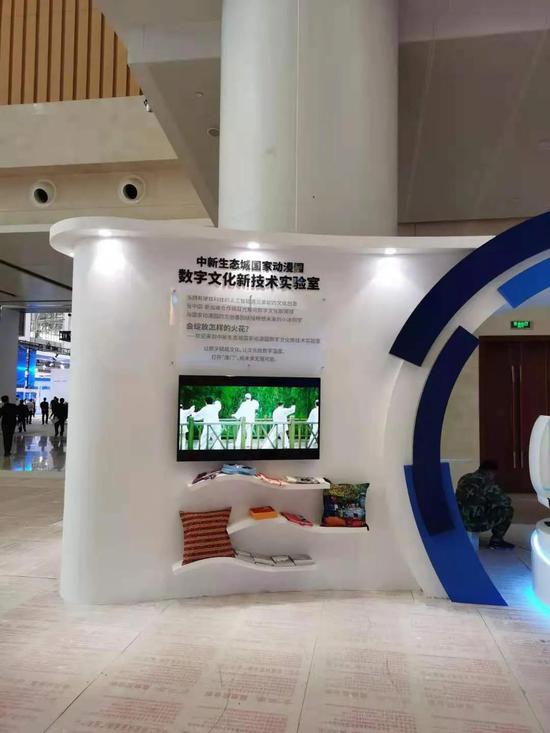 (智能装备展区一角,拍摄于大会开幕前/小周)