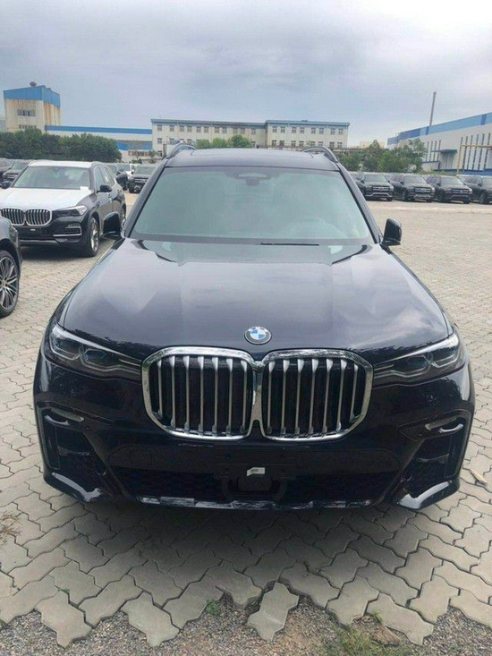 21款宝马X7港口现车详细价格与配置分解