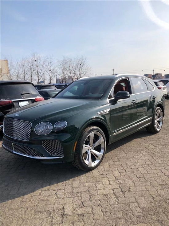 21款宾利添越国六豪促现车实拍配置价格