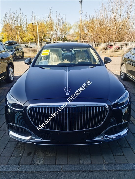 新款迈巴赫S480智臻版标配主动式氛围灯