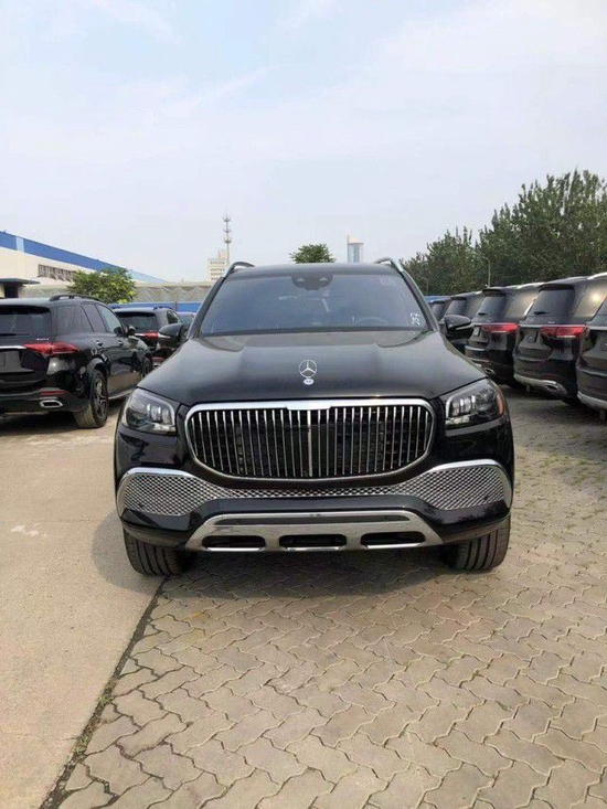22款奔驰迈巴赫gls600玛奇朵红240余万
