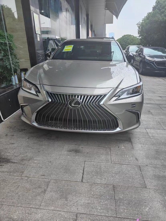 2022款雷克萨斯ES250 完胜国产版30万起