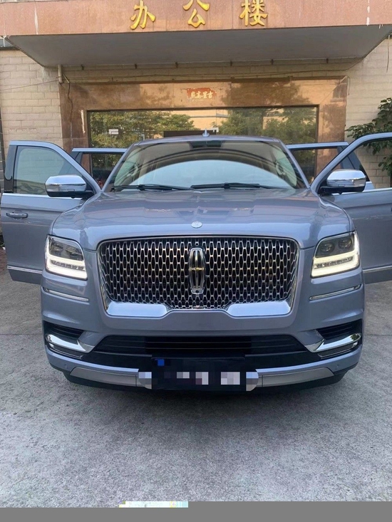 林肯领航员改装航空座椅案例图