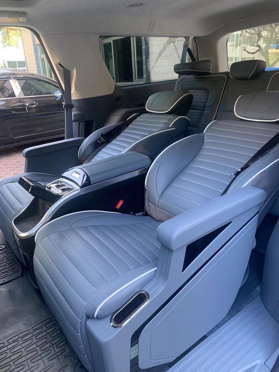 林肯领航员改装航空座椅及内饰案例图