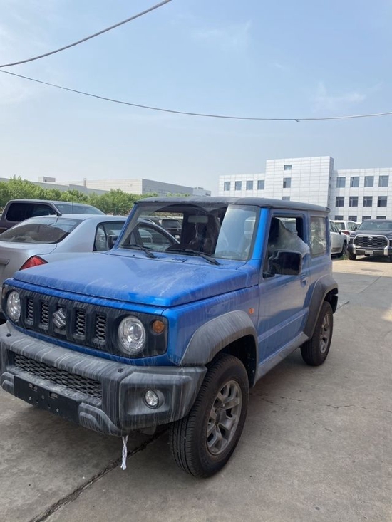 2022款铃木吉姆尼1.5L 24万起售颜色多款