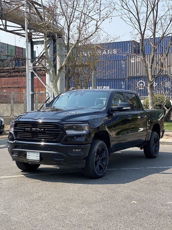 2022款道奇公羊黑曜经典特价十台45.8万