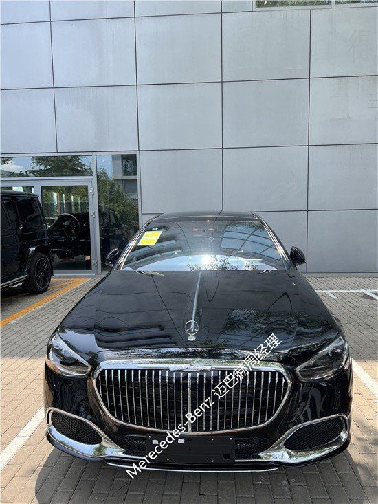 2022款迈巴赫S480黑棕 视觉冲击力强劲