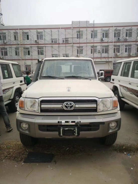 2022款丰田酷路泽LC76 4.0高配现车110万