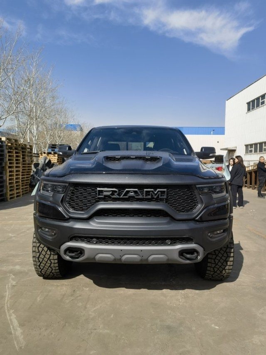 道奇霸王龙6.2西安现车火爆促销72万起