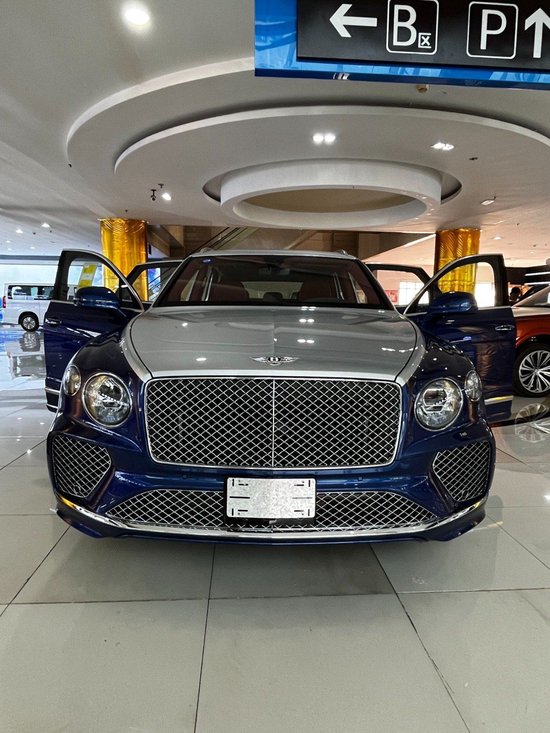 宾利添越4.0T 五座最新报价315万