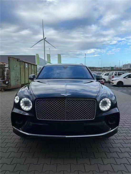 22款宾利添越V8引领奢华舒适驾乘新时代