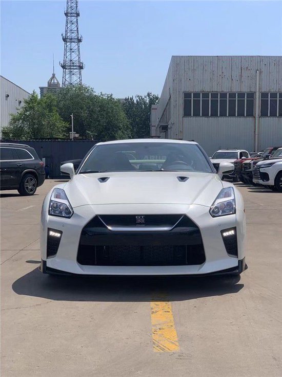 23款日产GTR情怀超跑 港口店内现车出售