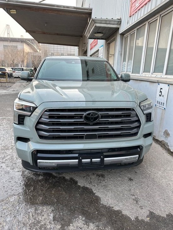 23款丰田红杉3.5T混动LTD港口95万起