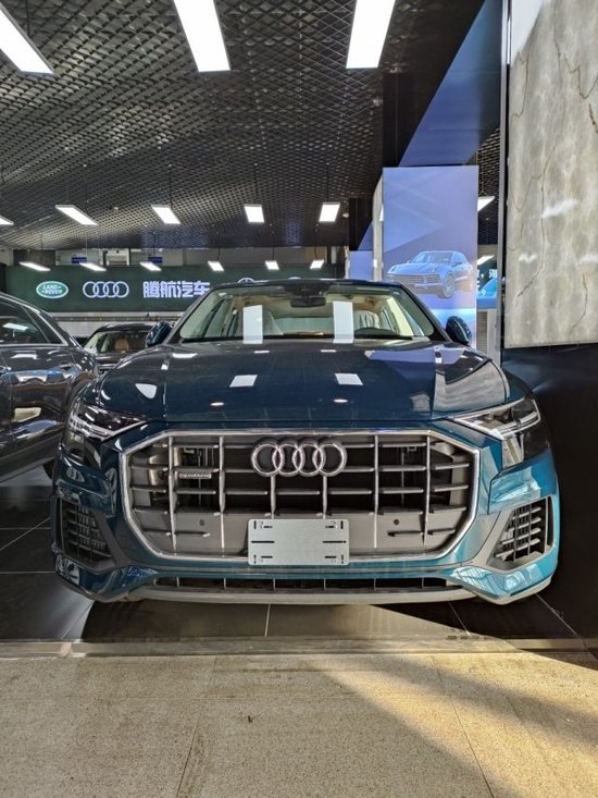 家族跨界旗舰奥迪Q8分期提车首付13万起