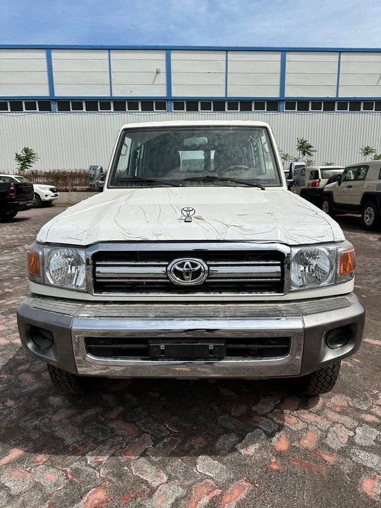 23款酷路泽LC76汽油4.0标准现车促销价