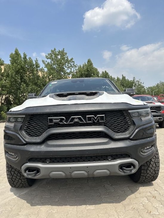 23款道奇霸王龙现车手续齐80余万最低价