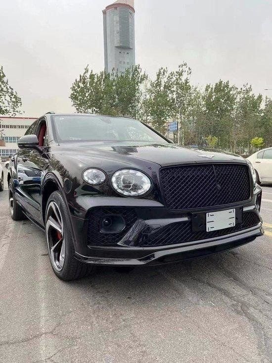 2023款宾利添越4.0T现车特惠250万起售