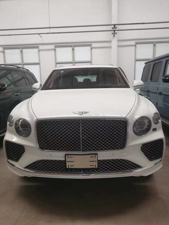 2023款宾利添越现车钜惠特价268万起售