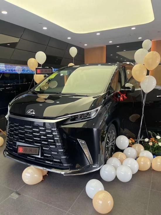 24款雷克萨斯LM500提车加价港口最低
