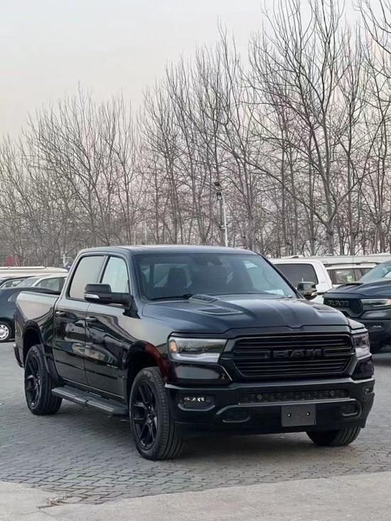 23款道奇公羊1500 5.7黑曜现车特价39万