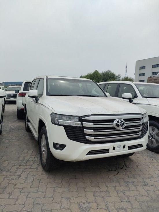 23款丰田LC300 4.0GXR 71万起七座手续