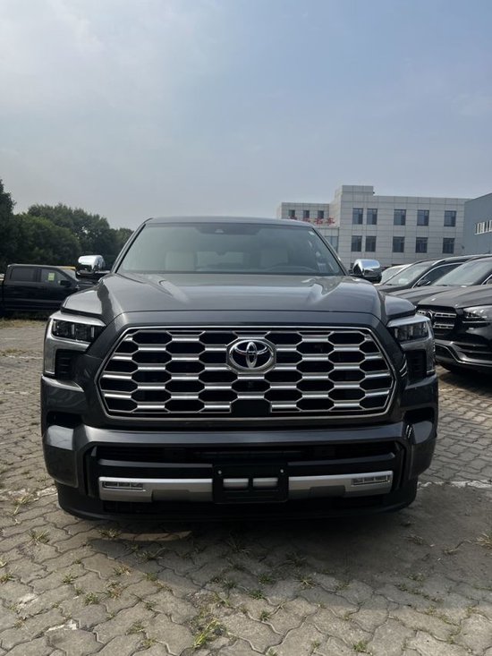 西安丰田红杉23款加版顶点3.5顶配107万